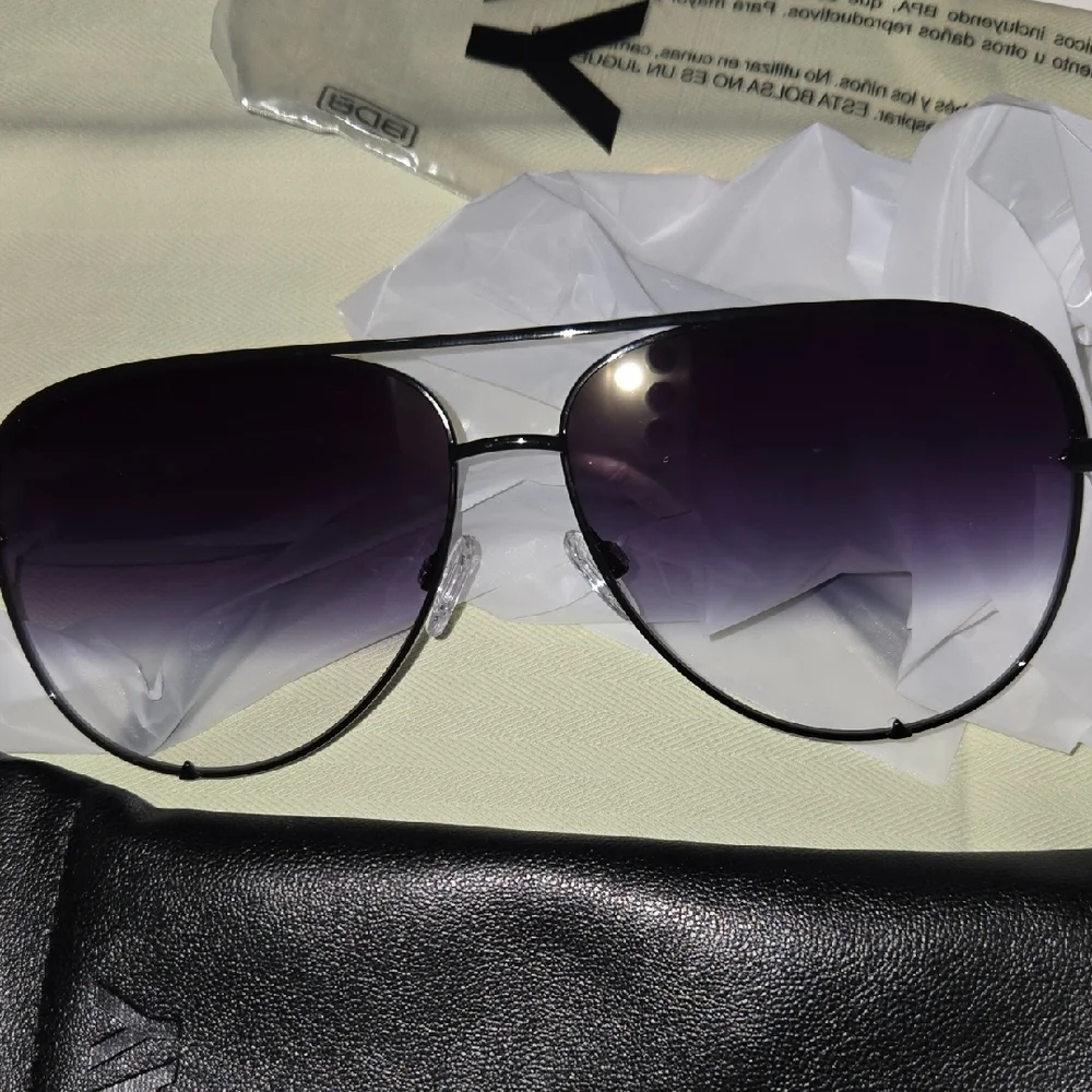 Quay Black and Purple Aviator Sunglasses with Case NWT